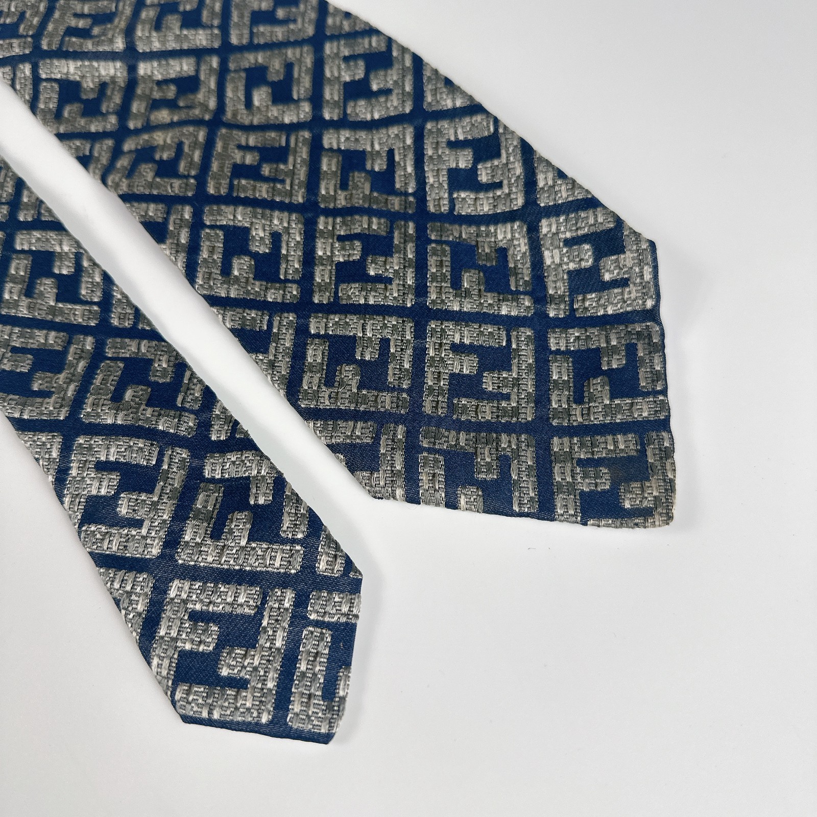 FENDI Zucca FF Monogram Silk Tie Navy Blue Silver Jacquard Made in Italy japan