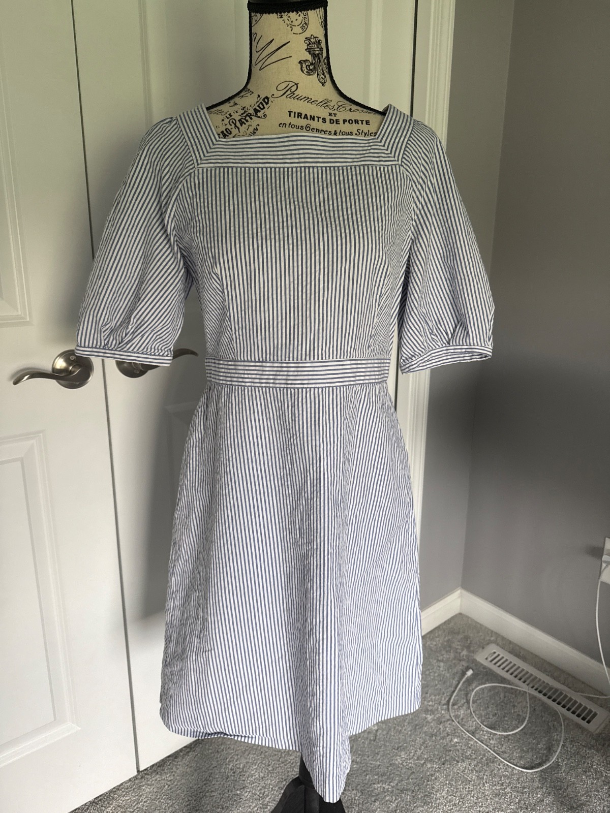Ann Taylor Factory Stripe Seersucker Dress Knee Length Puff Sleeve Women’s Sz 6