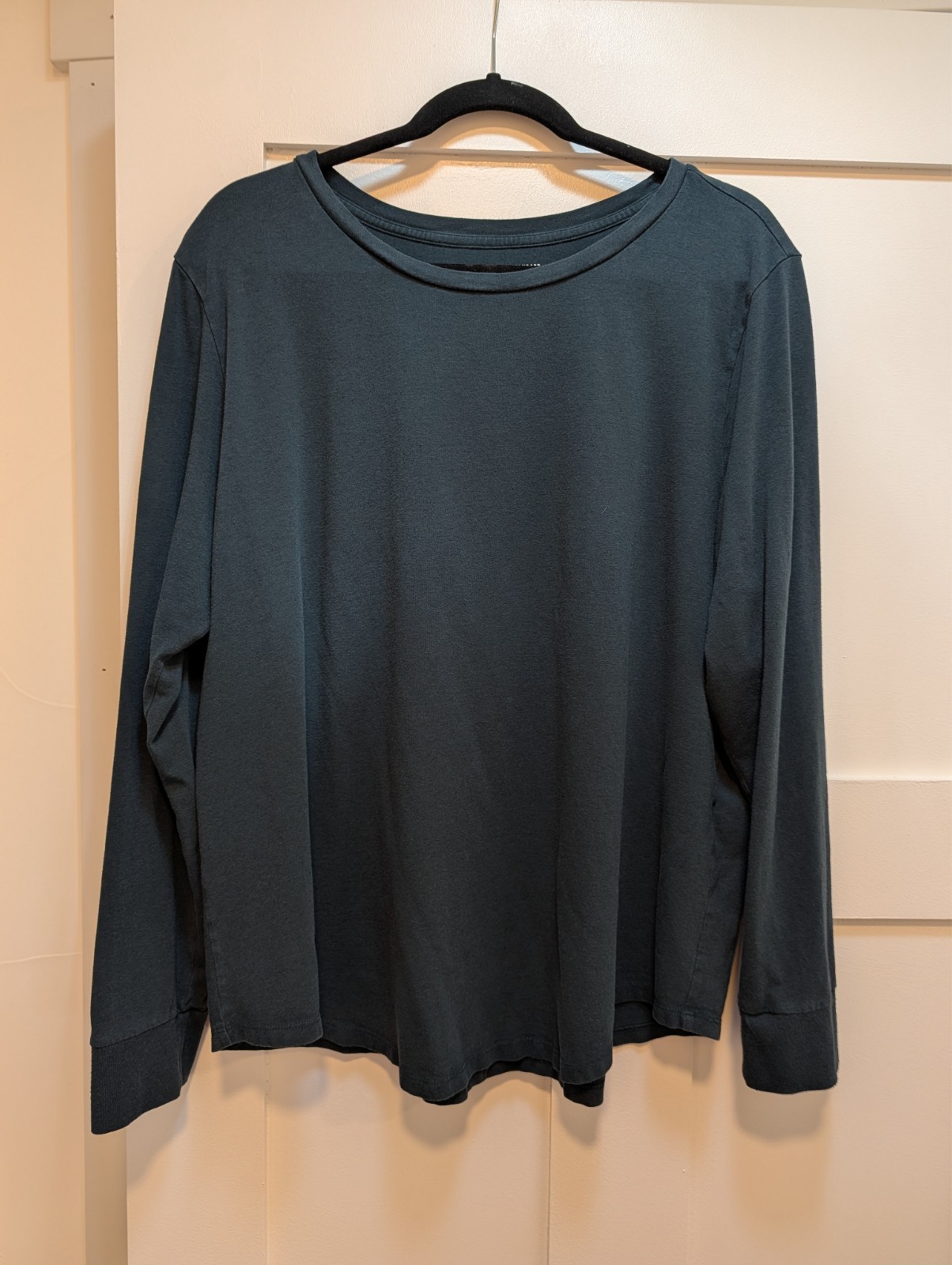 Universal Standard L 20-22 TRex long sleeve round neck color deep sea