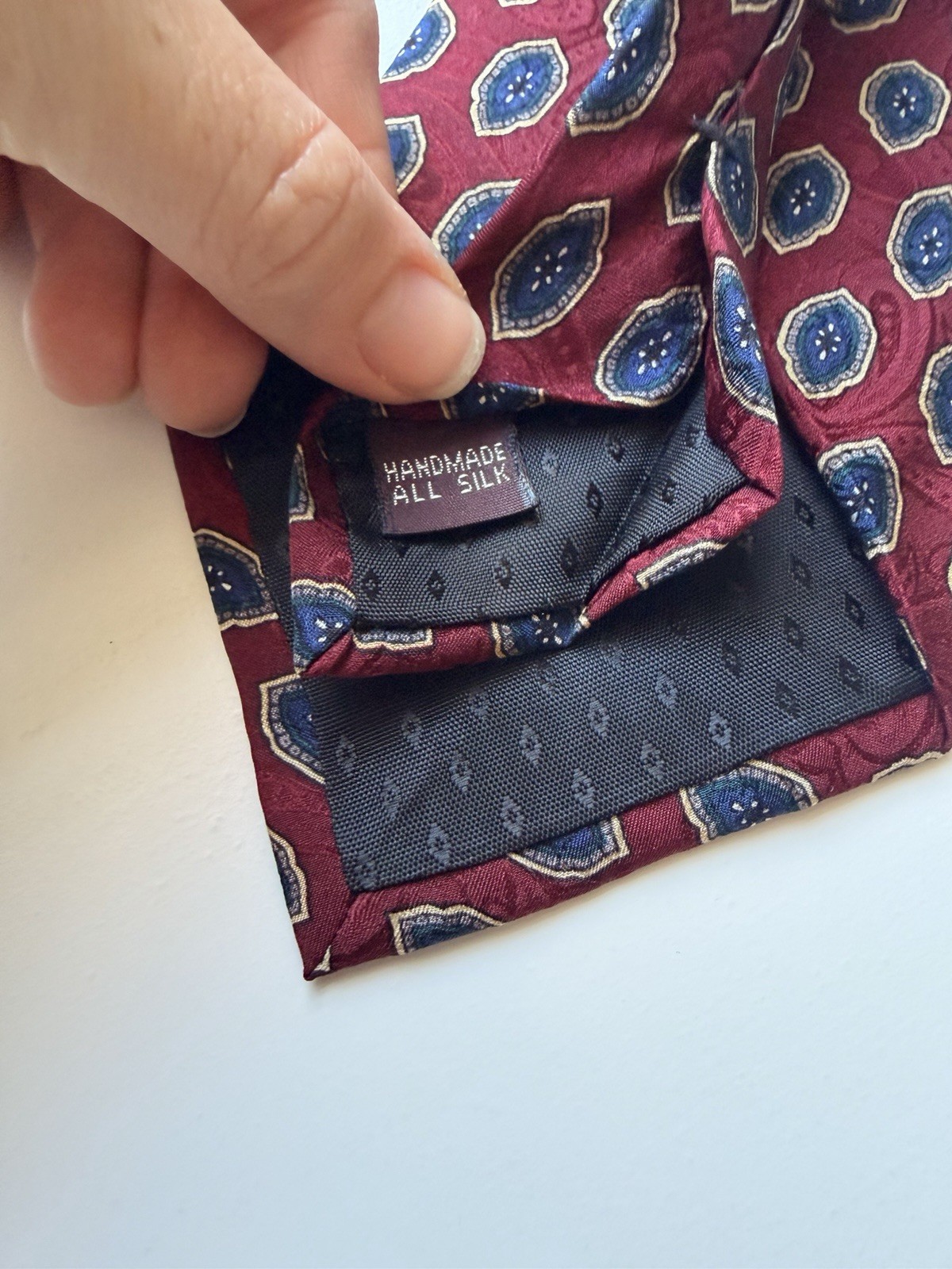 Ashford & Brooks Men’s Handmade 100% Silk Burgundy Geometric Pointed Tie 58”