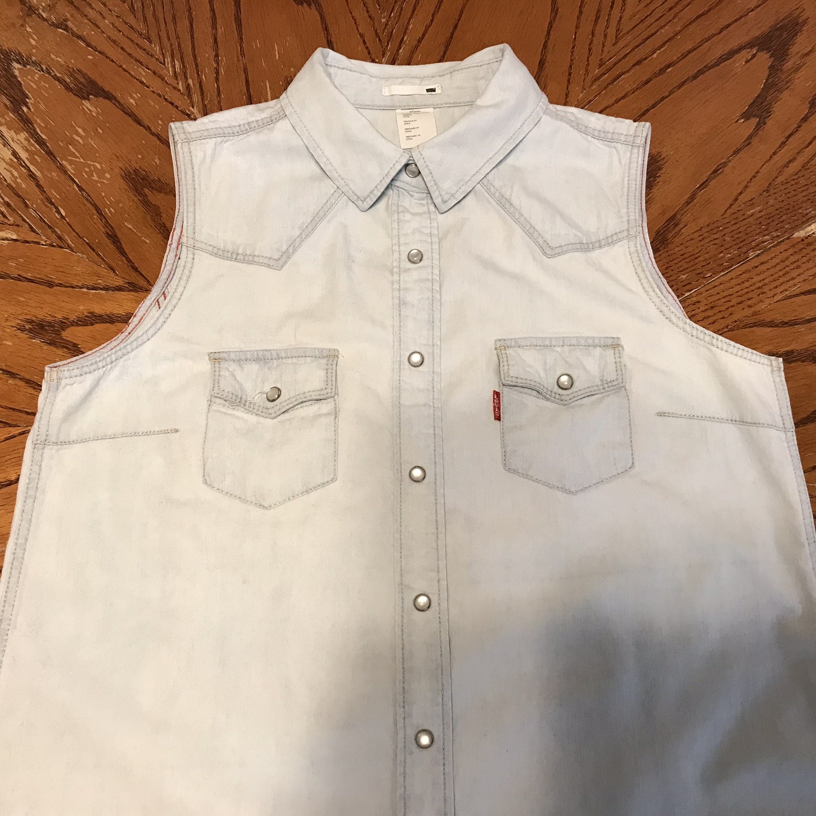 Levi’s Women’s Sleeveless Tie-Front Denim Shirt Pearl Snap Light Sky Blue Small