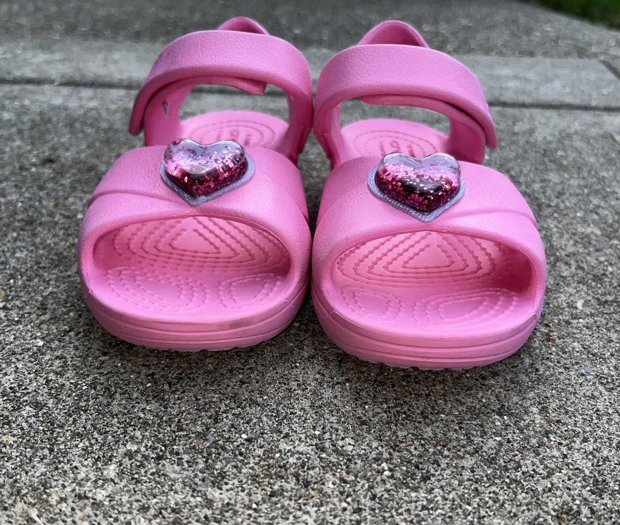 Girls Crocs Pink Lemonade Sandals – Glitter Heart Liquid Detail – Size 10