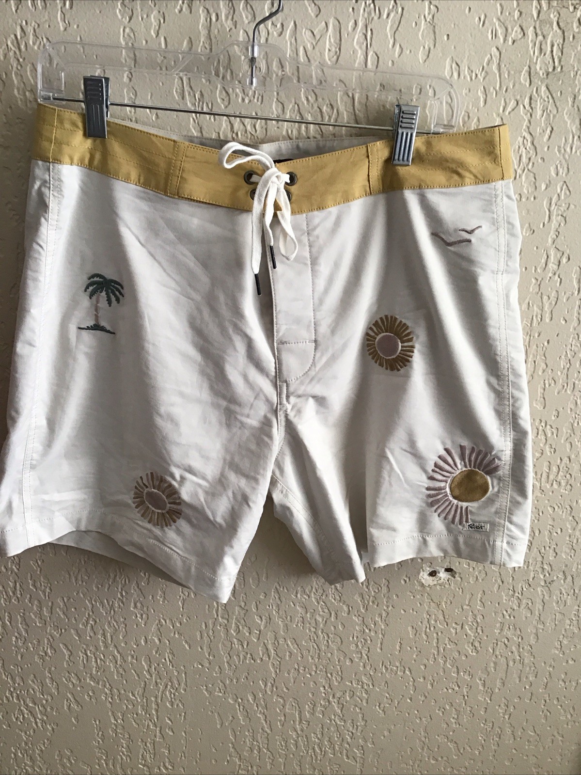 RVCA Size Medium Men’s Board Shorts Swim Trunks Palm Trees, Sun New UM