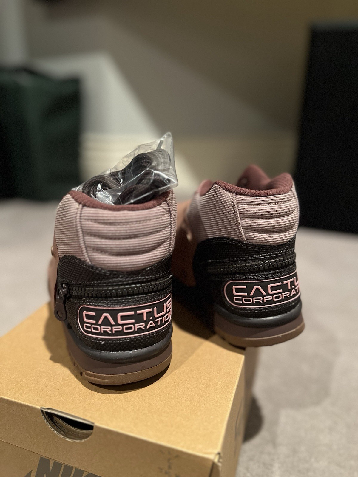 Size 8.5 | Travis Scott x Nike Air Trainer 1 SP Chocolate Wheat | UNDER RETAIL