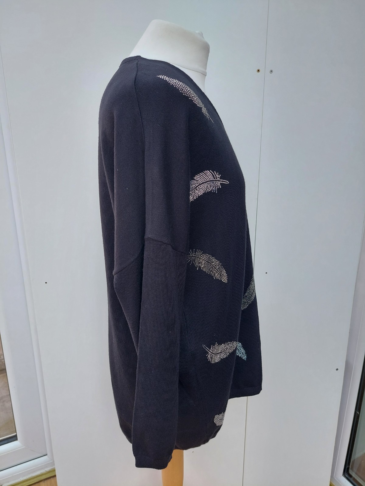 Frank Usher Jumper V Neck Stud Leaf Design Long Sleeves Black bxv Size L/XL