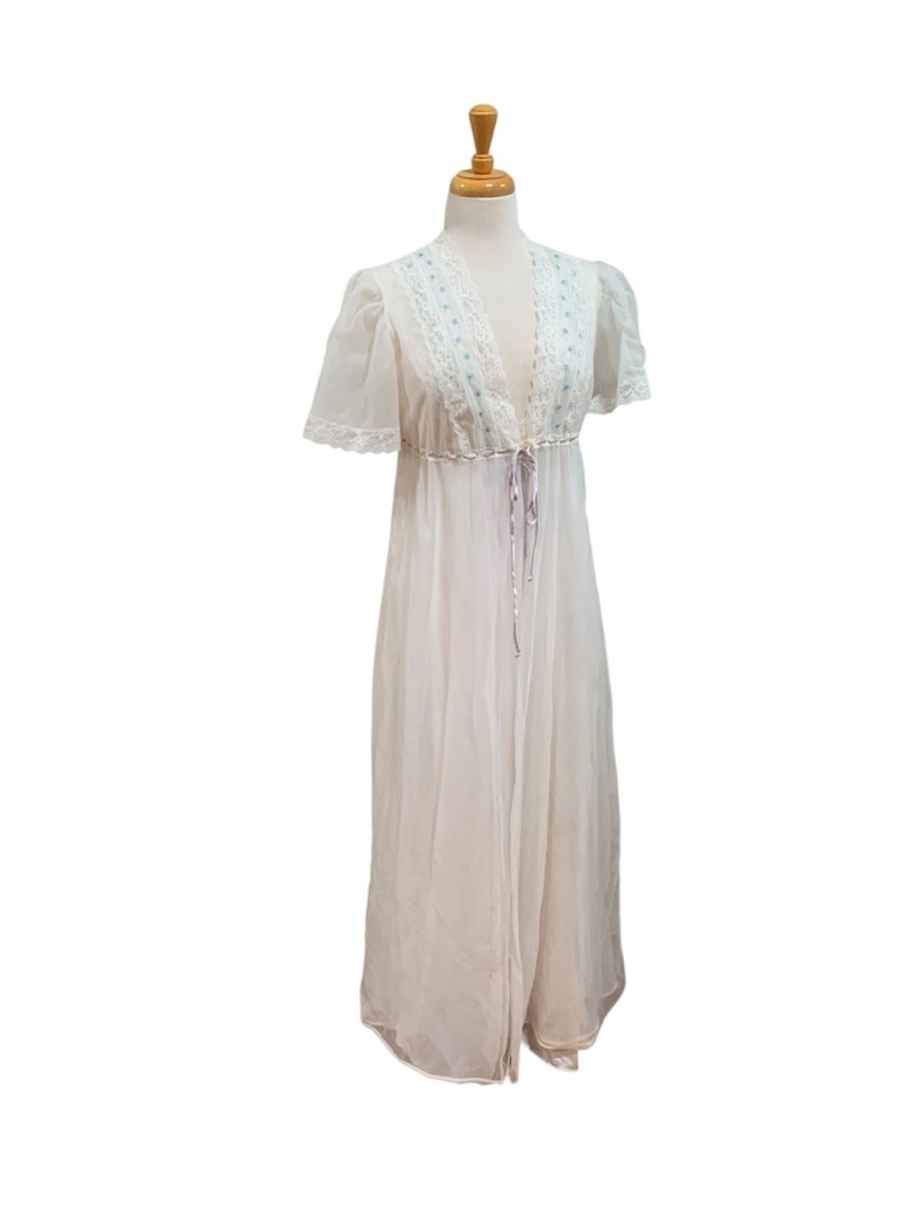 Vntg 70’s Dreamaway White Robe and nightgown with Blue Embroidery, Size S