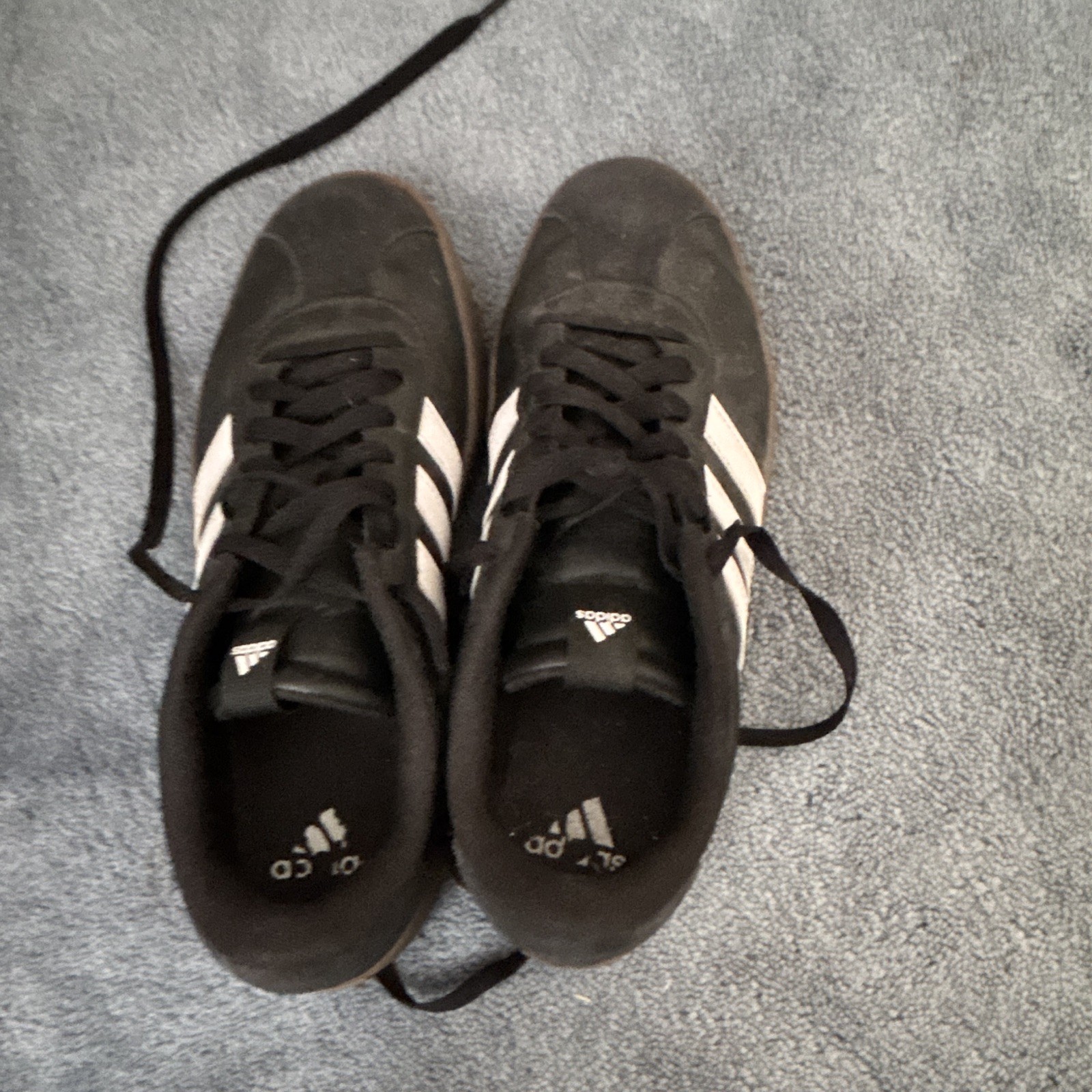 adidas Men’s Low Top Lace-Up Sneakers Black/White with Gum Sole
