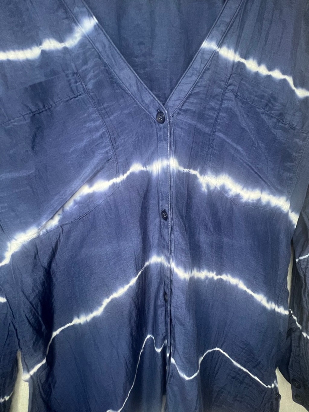 Athleta Silk Blend Blue And White Tie Dye Button Front Long Sleeve Tunic Blouse