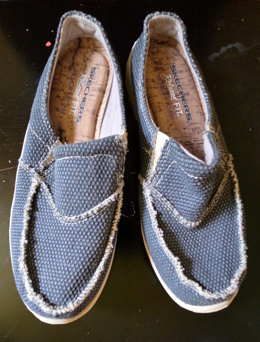 Skechers Relaxed Fit Slip On Canvas Mules Women’s Size 8 Navy Blue Denim Comfort